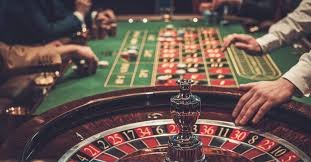 Pemain kartutoto menggunakan bonus harian untuk menikmati taruhan sepak bola di perangkat mobile